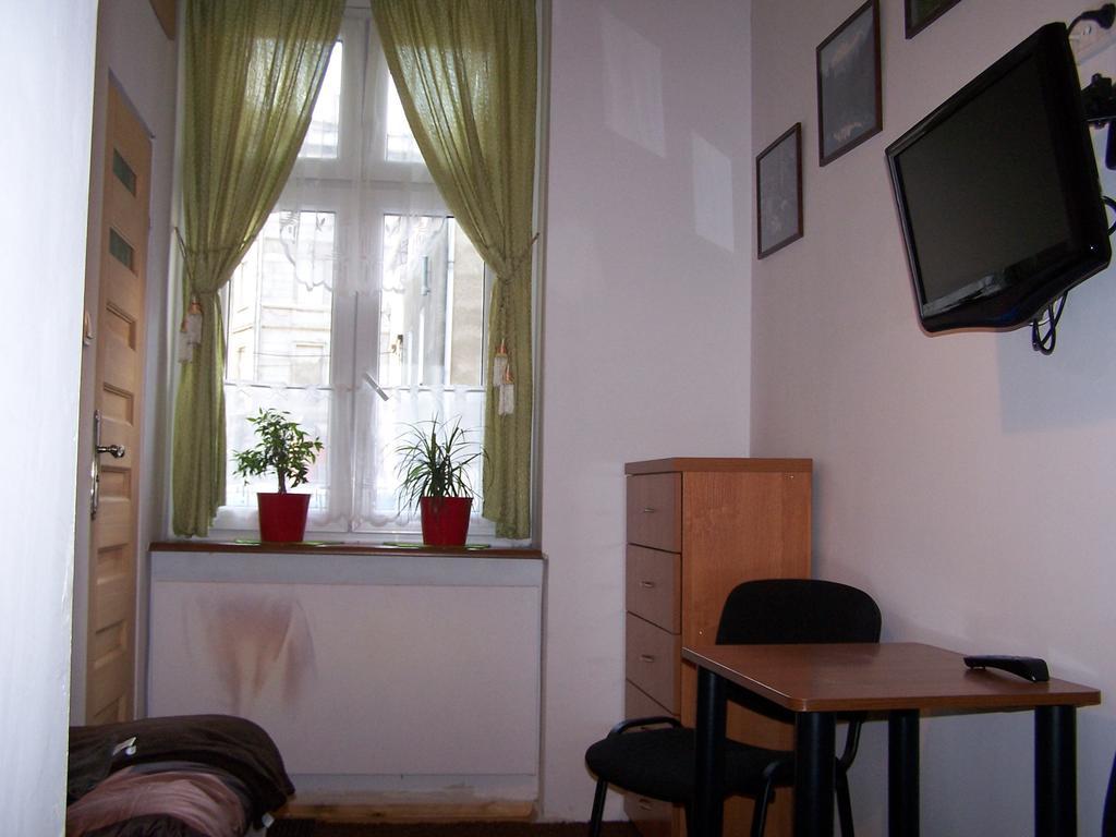 Film Hostel Poznan Bagian luar foto